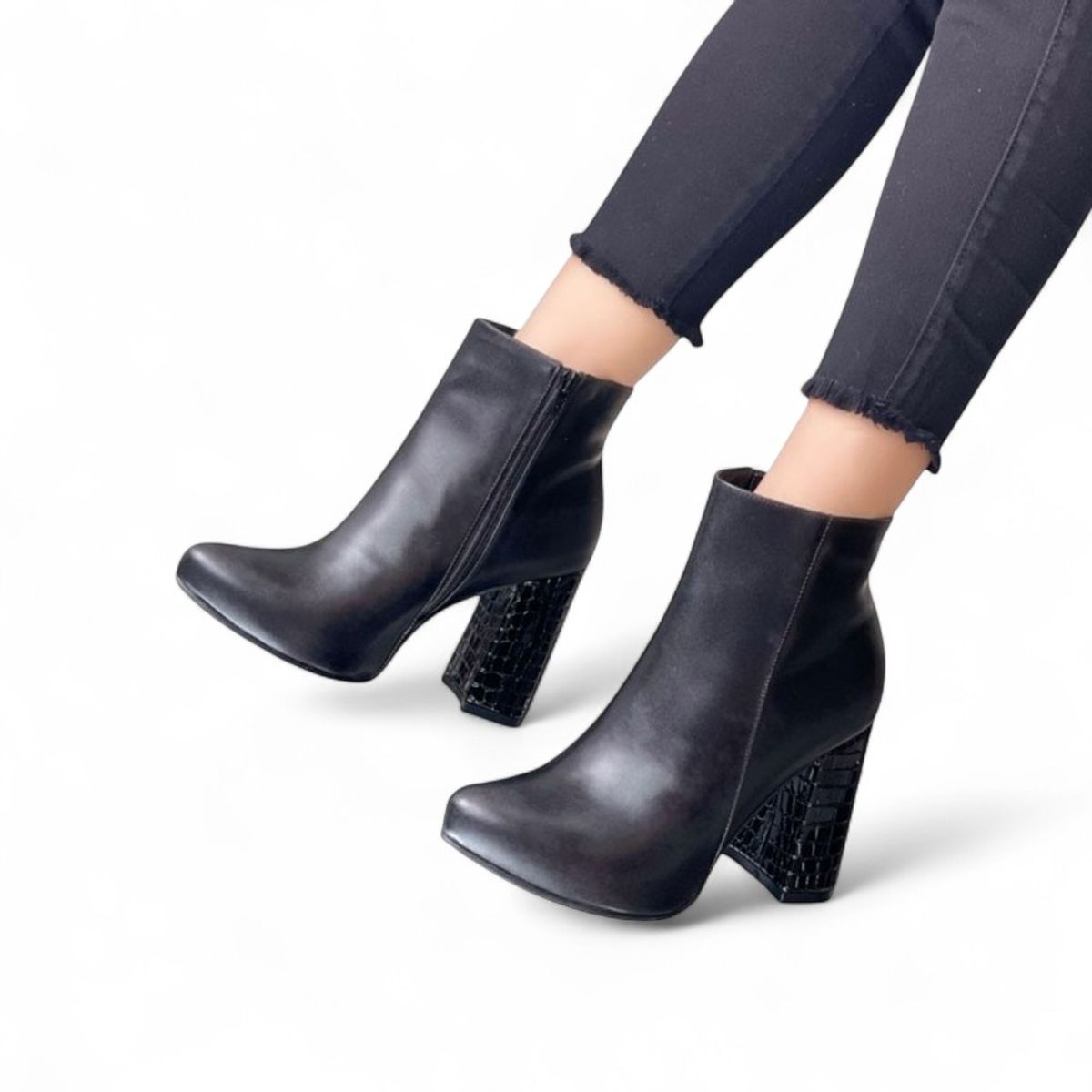 GENERICO - Botin Mujer Taco 9 Labrado 1157-65 Color Negro