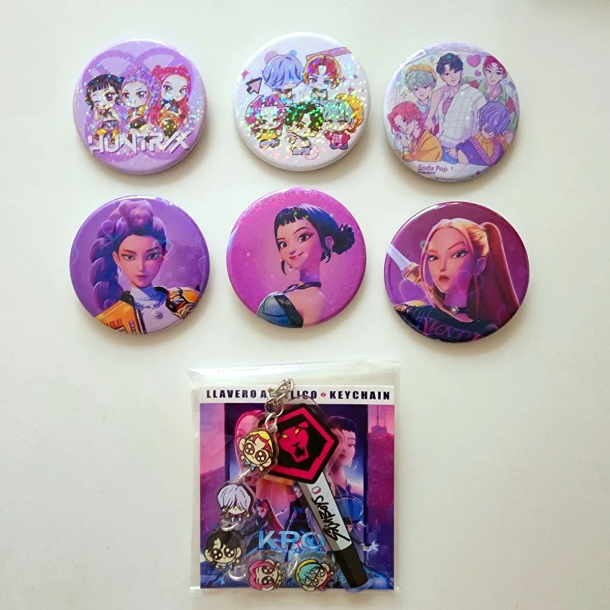 GENERICO - Pack Kpop Demon Hunter-6 Pin Holograficos + Llavero Saja Boy
