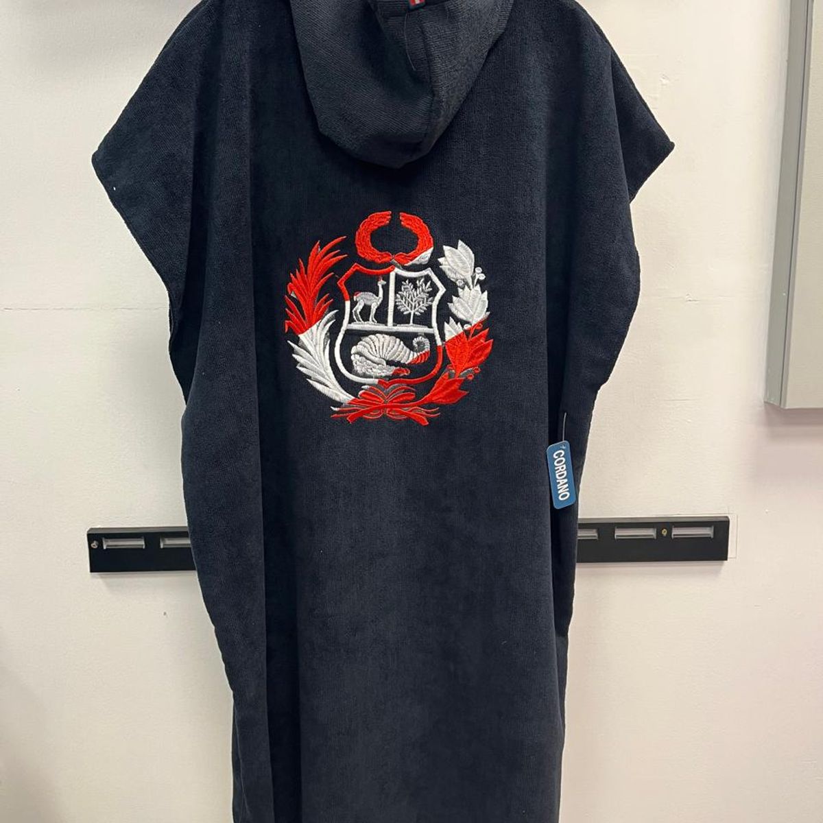 GENERICO - TOALLA CAMBIADOR CORDANO ADULTO ESCUDO NEGRO ML