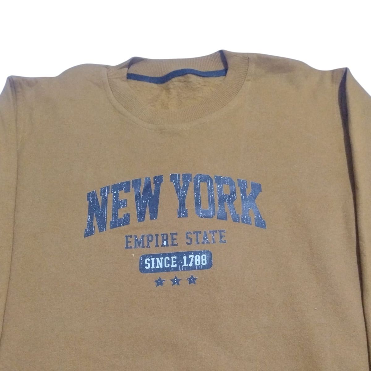 GENERICO - POLERA SIN CAPUCHA CON BOLSILLO ESTAMPADO UNISEX