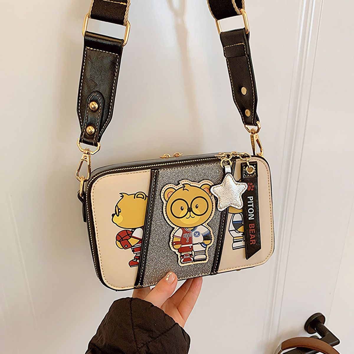 GENERICO - CARTERA PITON BEAR CUERO PU OSITO NEGRO ESTRELLA