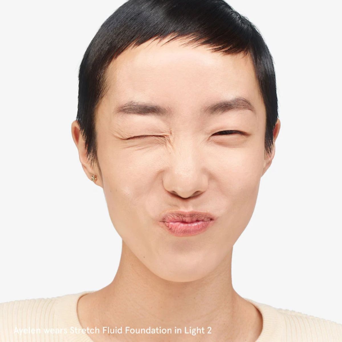 GLOSSIER - Base de Cobertura Media Stretch Fluid - Light 2 Glossier