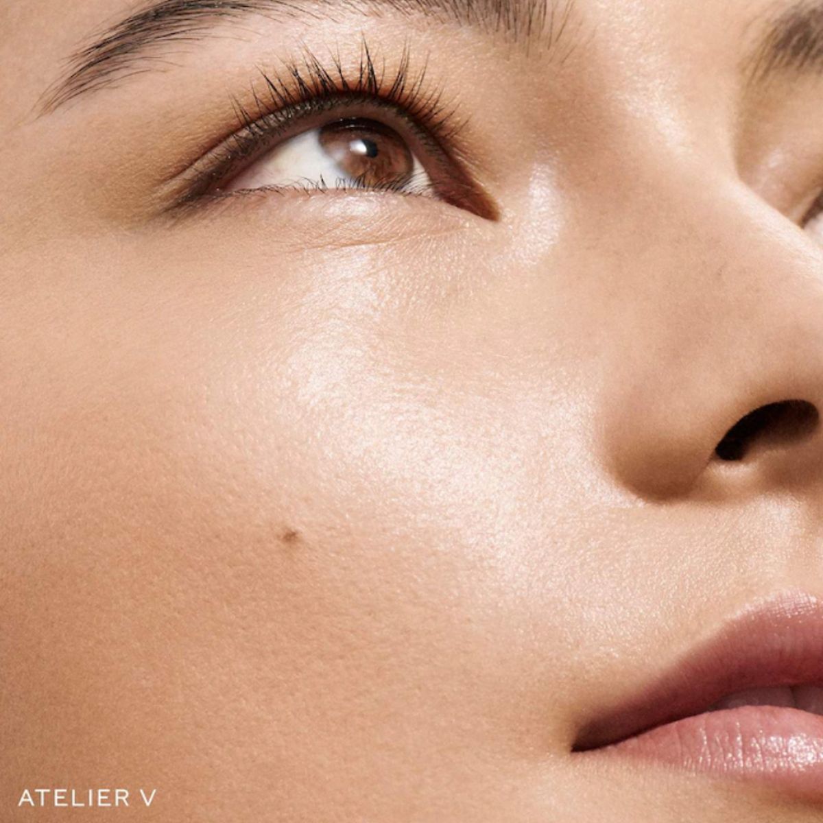 WESTMAN ATELIER - Base en Barra Vital Skin  - Atelier V Westman Atelier