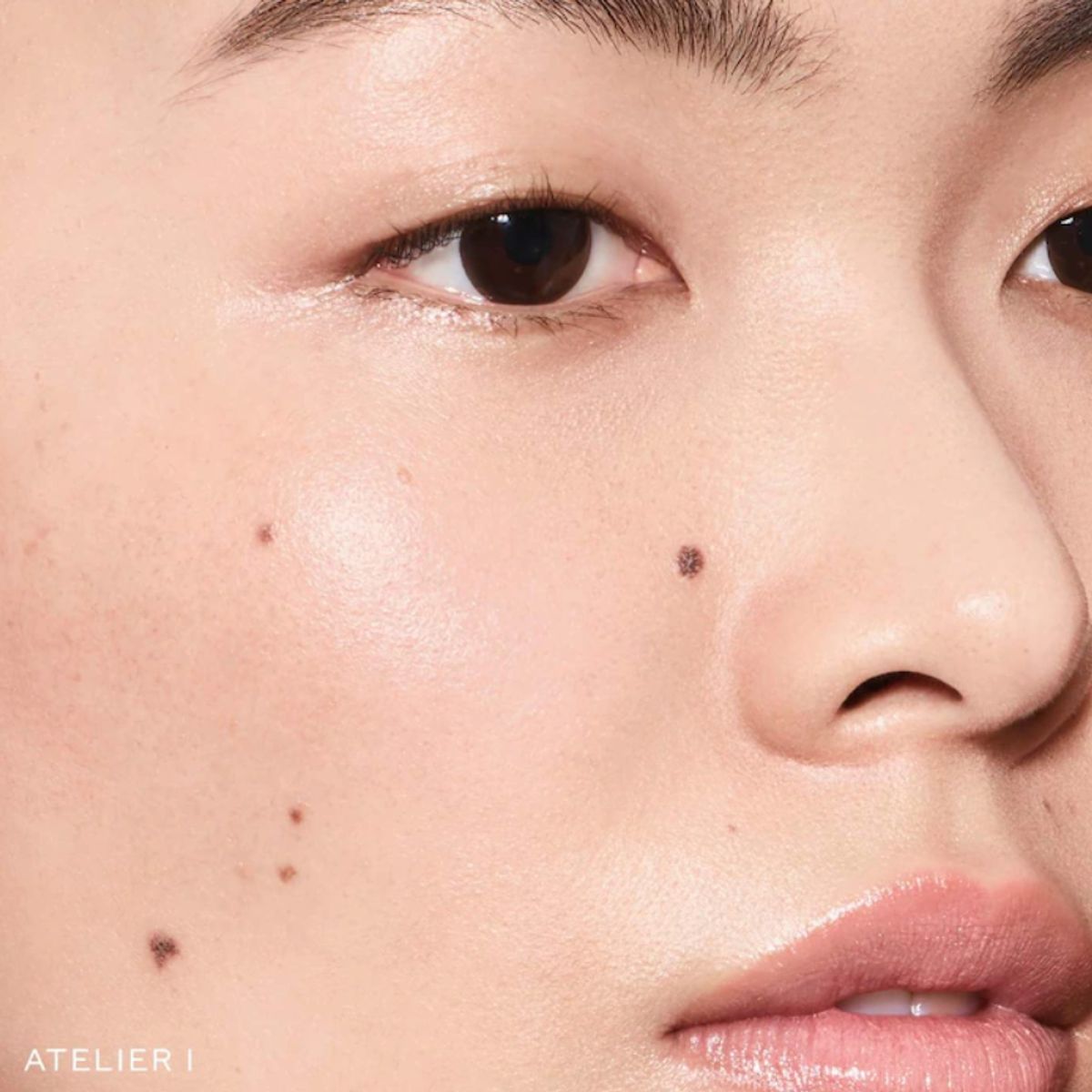 WESTMAN ATELIER - Base en Barra Vital Skin - Atelier I Westman Atelier