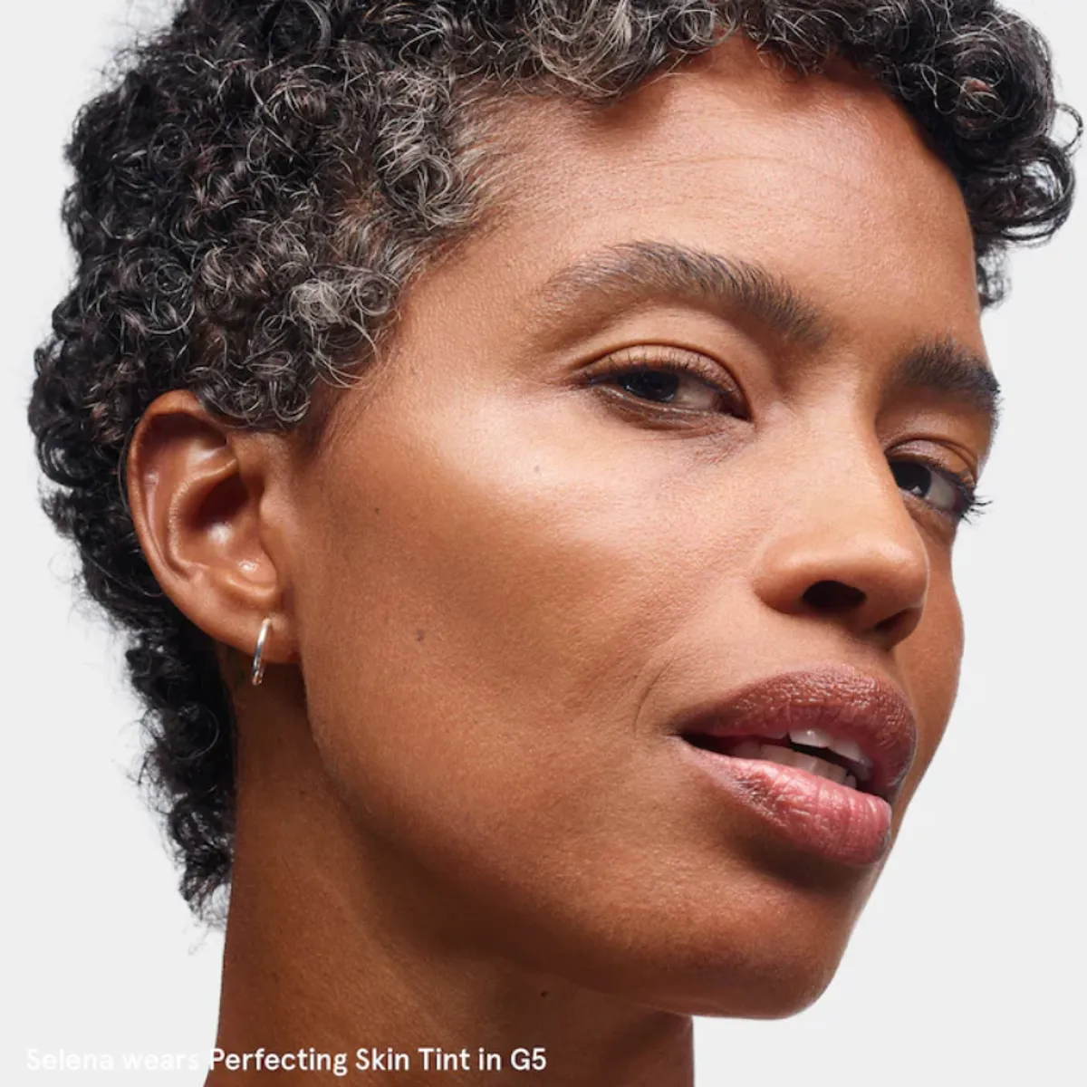 GLOSSIER - Base Ligera para Piel Brillante Glossier - G5