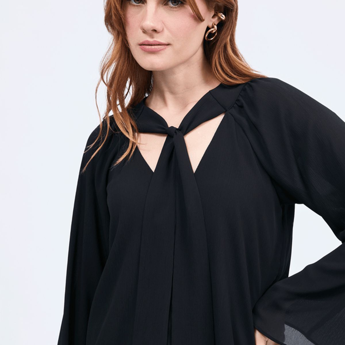 BANATY - BLUSA CUELLO V CON LAZO PARA AMARRAR PARA MUJER ALICE