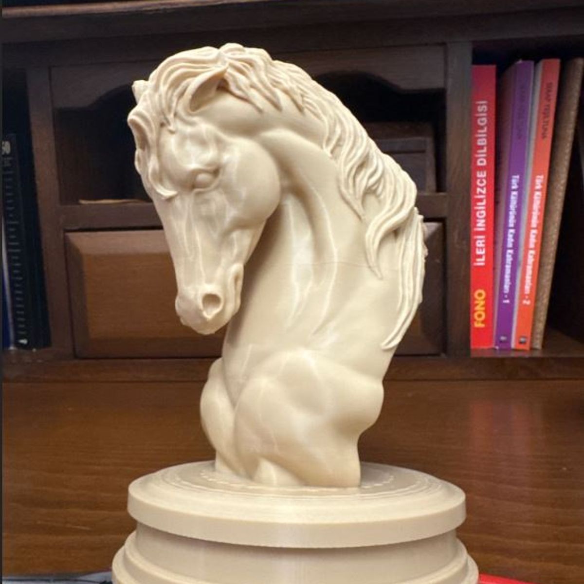 GENERICO - ADORNO EXCLUSIVO CABALLO BLANCO 46cm x 30cm x 34cm