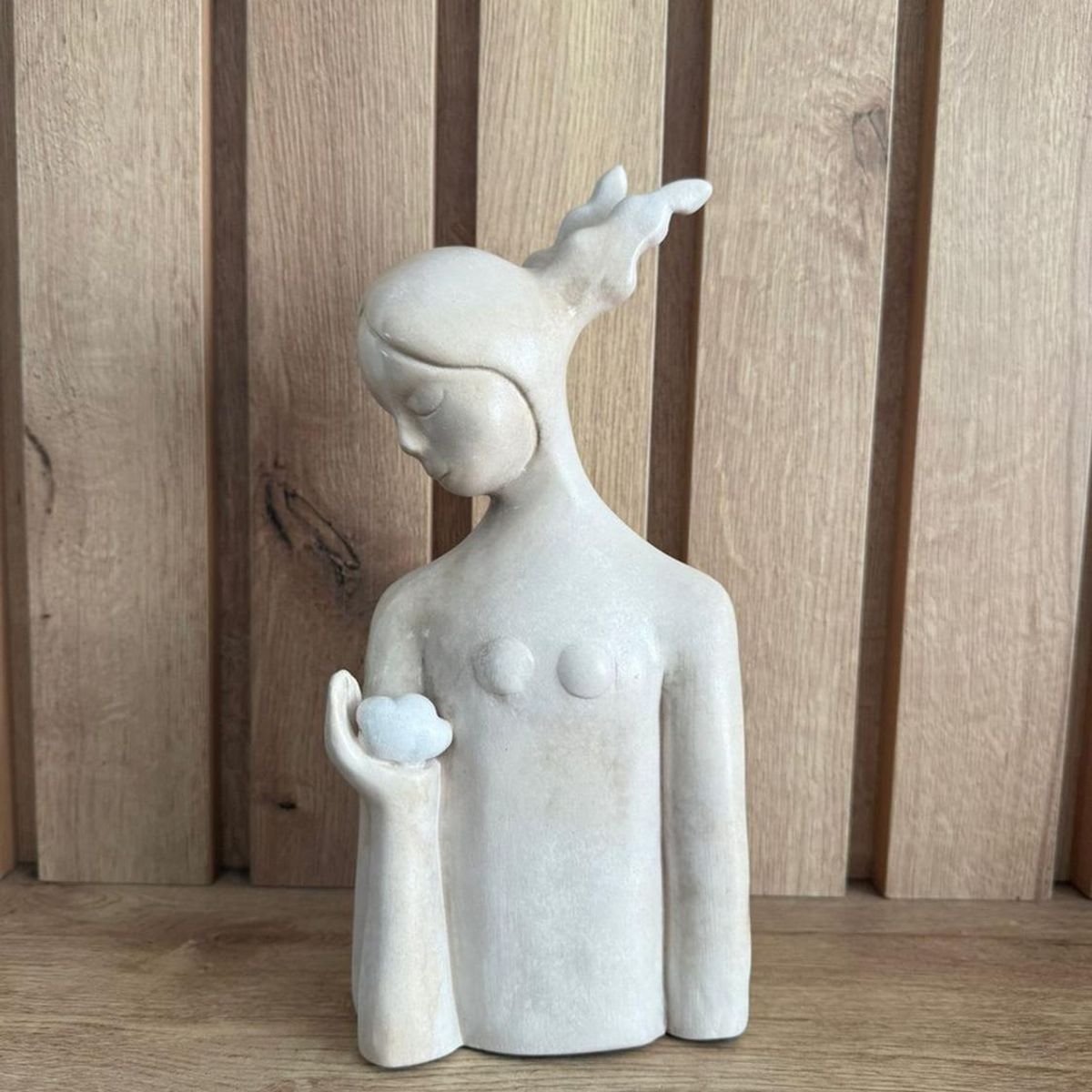 MAP DESIGN HOME - Adorno Escultura Dama Nube 13x07x28 cm - Blanco