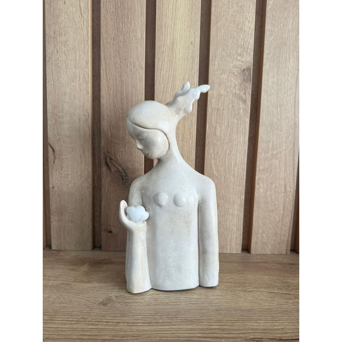 MAP DESIGN HOME - Adorno Escultura Dama Nube 13x07x28 cm - Blanco