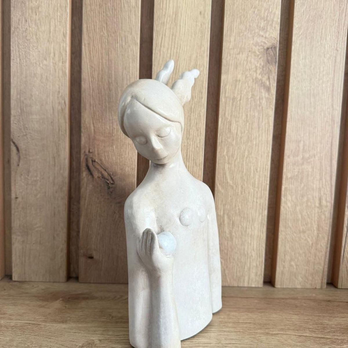 MAP DESIGN HOME - Adorno Escultura Dama Nube 13x07x28 cm - Blanco