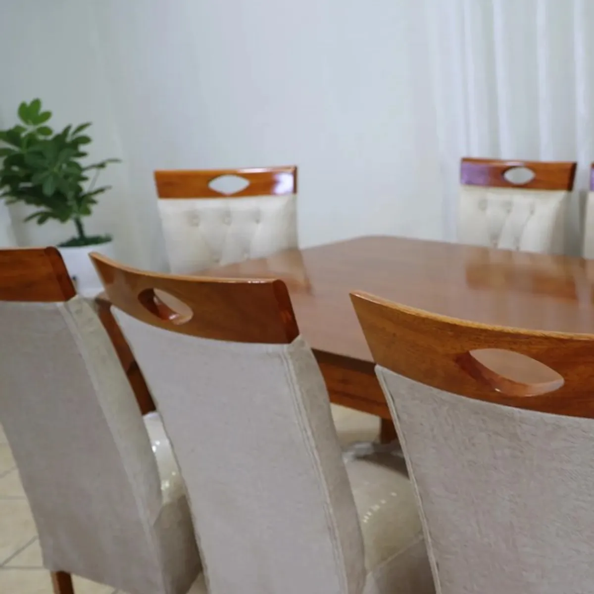 ALTO HOGAR - Juego De Comedor Thalia 8 Sillas Beige Madera Tornillo