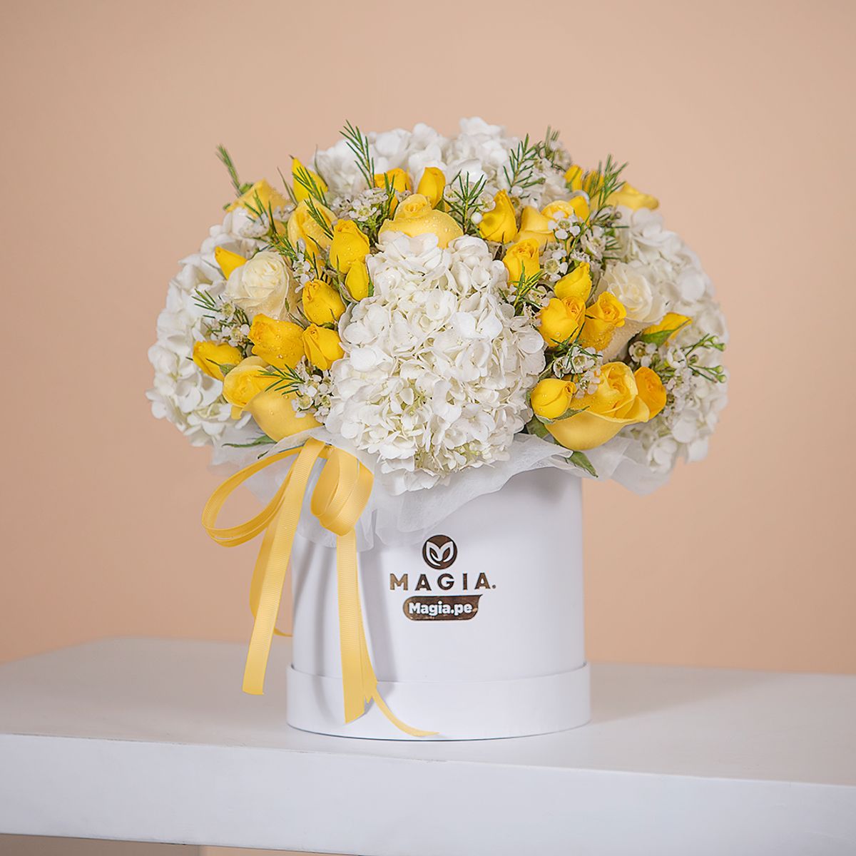 MAGIA PE - Box In Love de Hortensias y Mini rosas Magiape