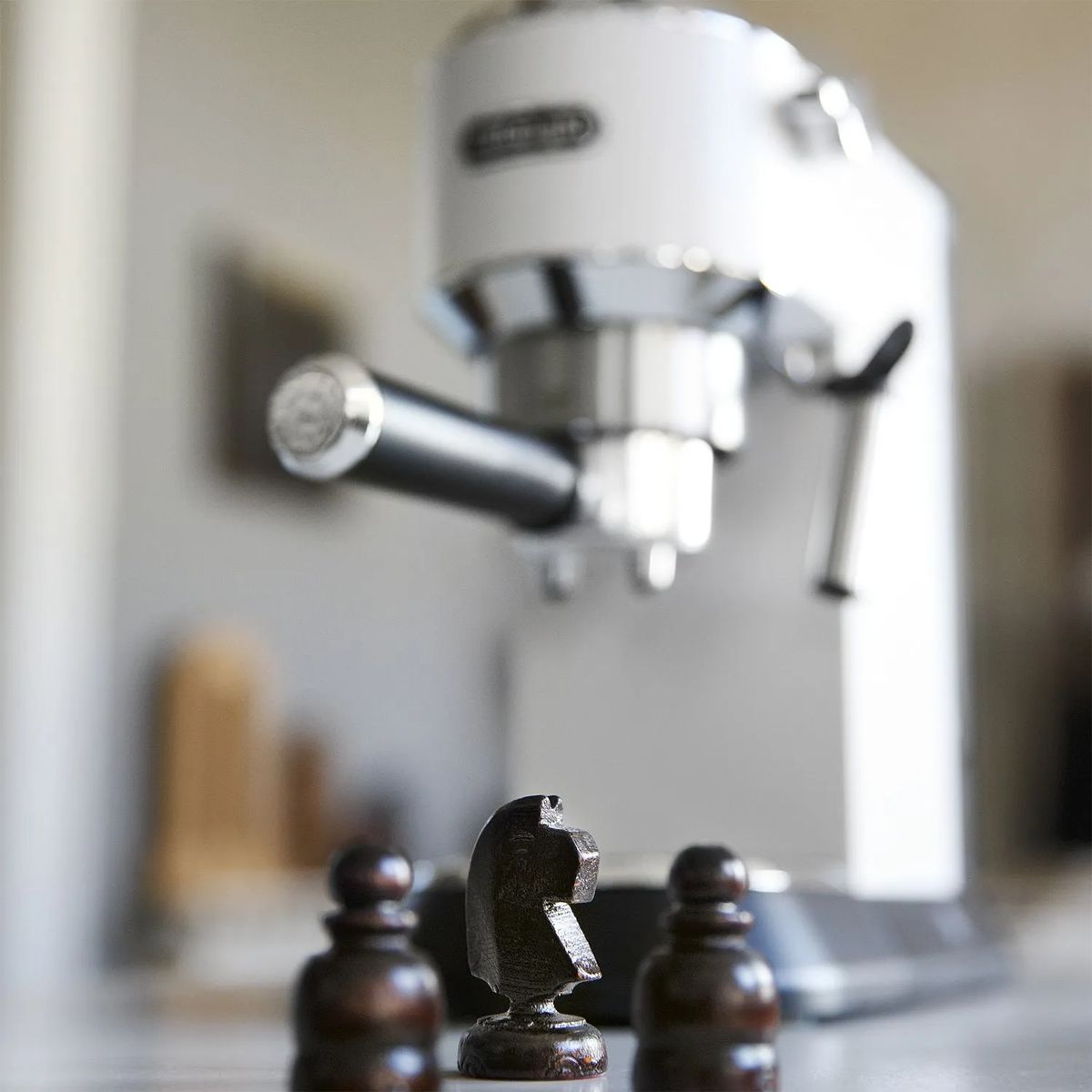 DELONGHI - Cafetera Espresso Dedica Rojo EC685R DELONGHI