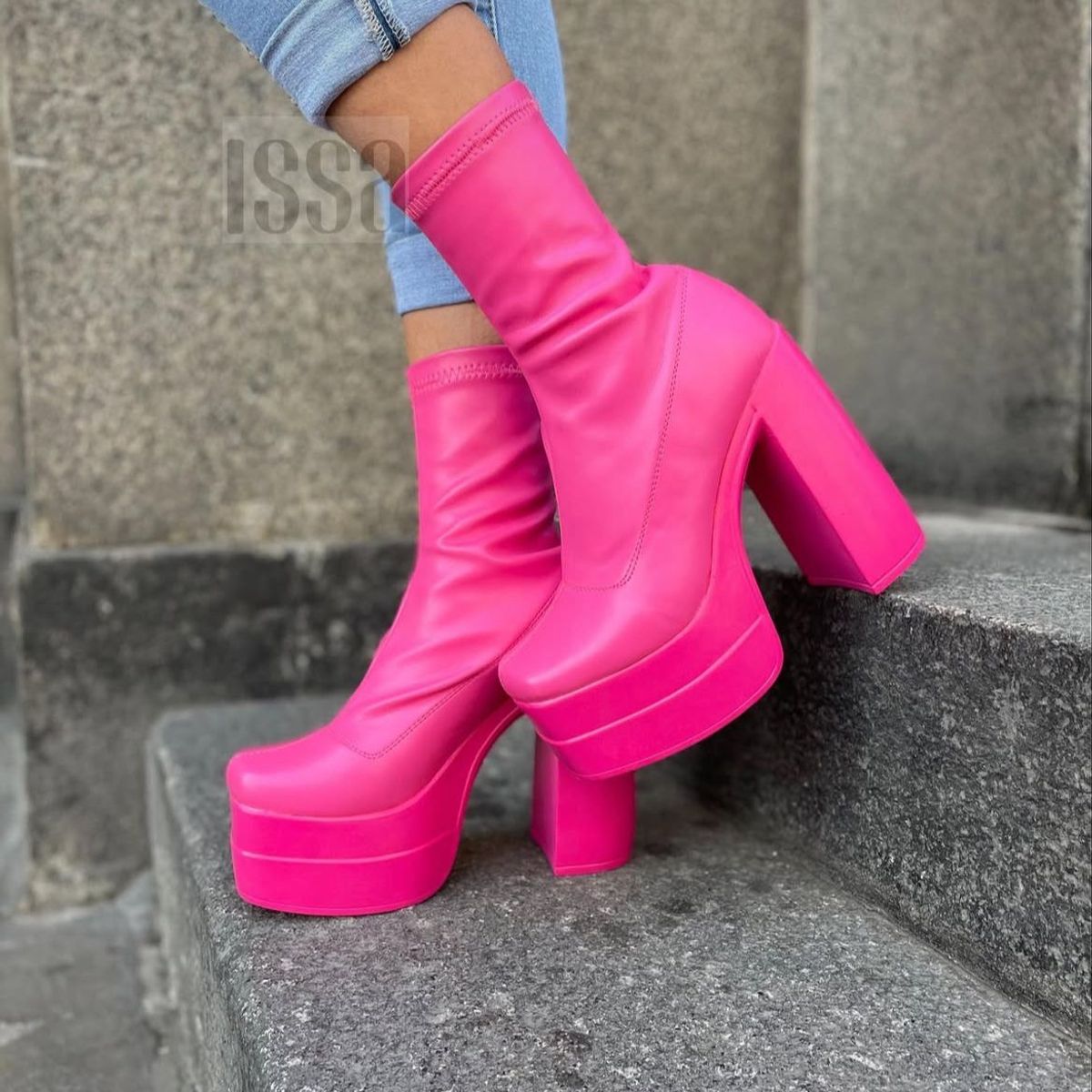 GENERICO - BOTINES PLATAFORMA KHAROL PARA DAMA EN FUCSIA