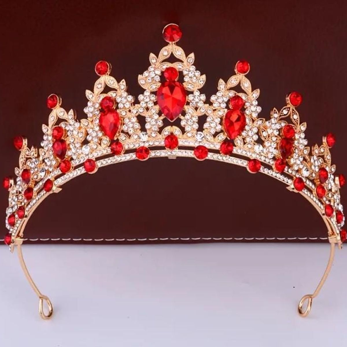 GENERICO - Tiara Corona Clásica Rojo y Dorado