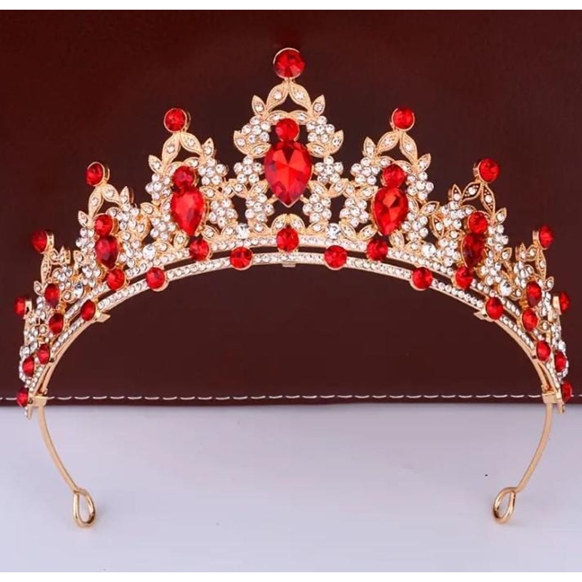 GENERICO - Tiara Corona Clásica Rojo y Dorado