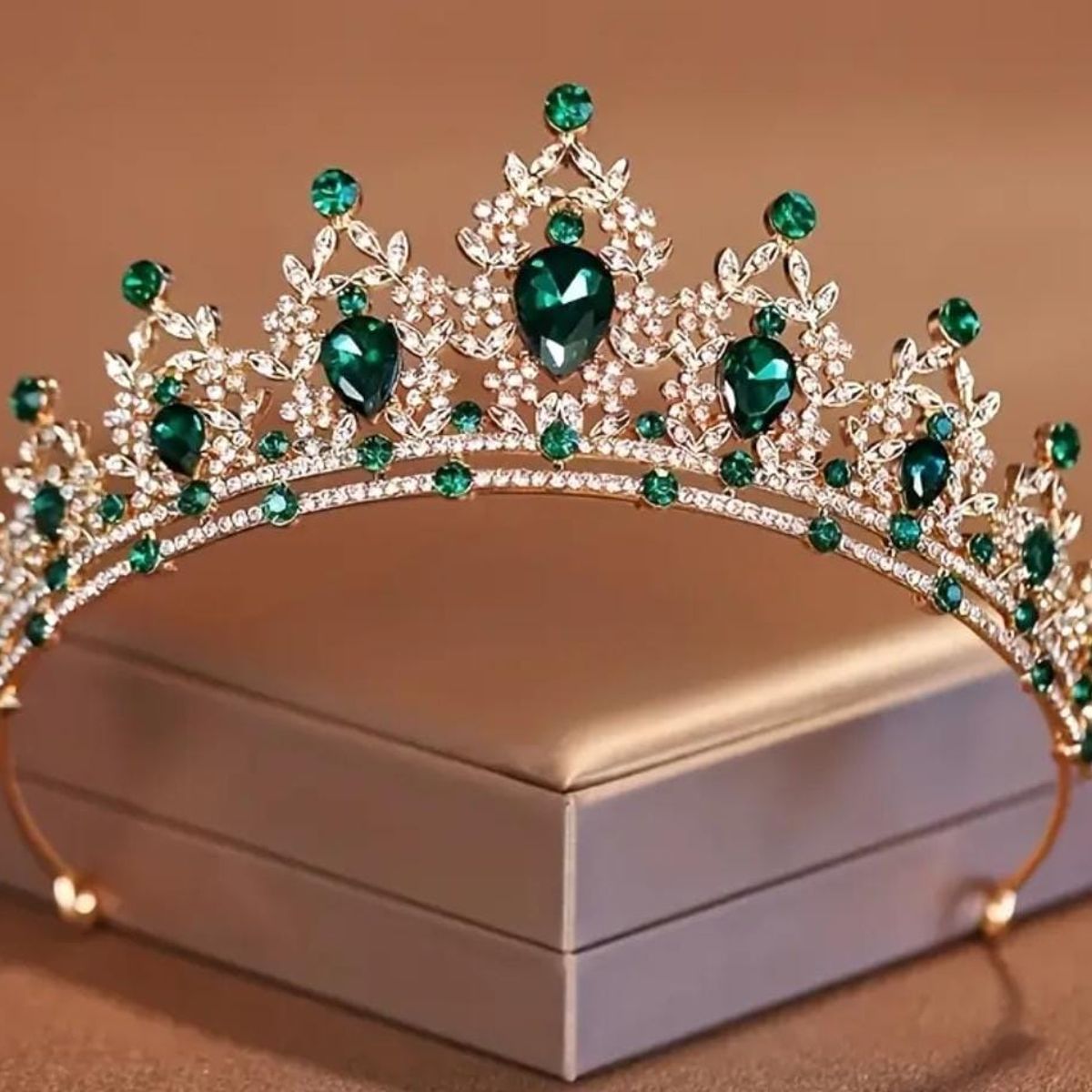 GENERICO - Tiara Clásica Corona Verde y Dorado