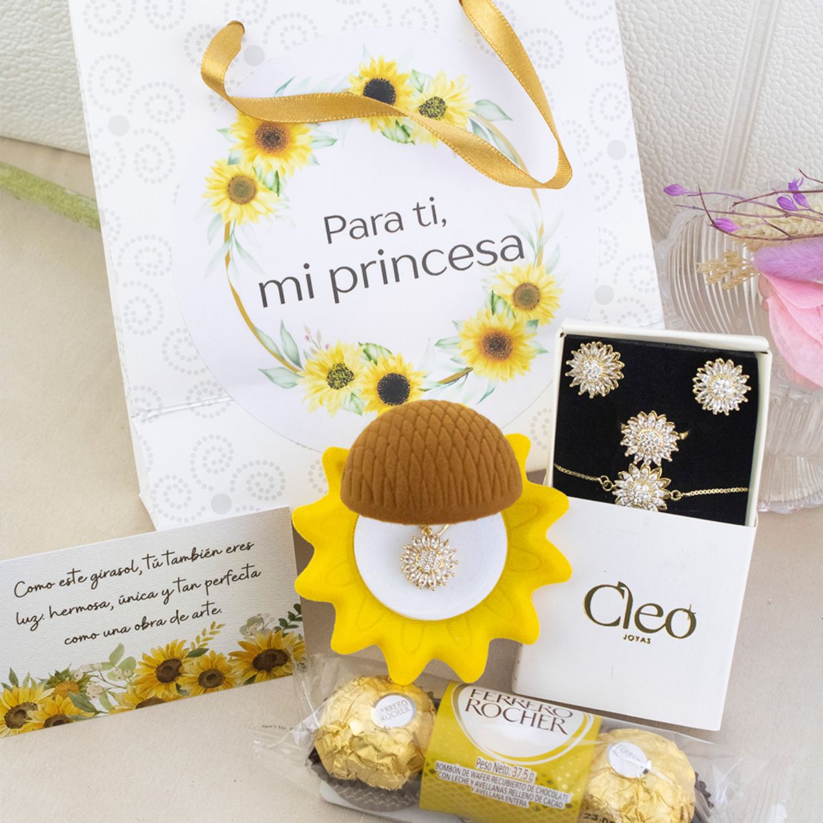CLEO JOYAS & ACCESORIOS - Set Girasol Giratorio Amarillo 4 pzs con Estuche y Chocolates Ferrer