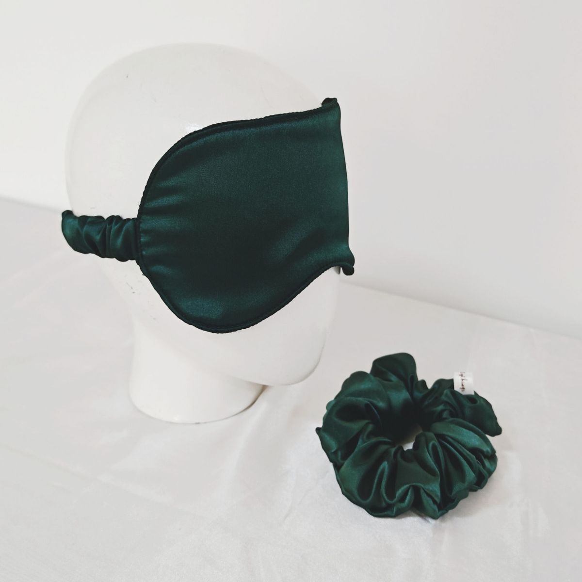 GENERICO - Pack Antifaz para dormir + Scrunchie en Satín - Verde Botella