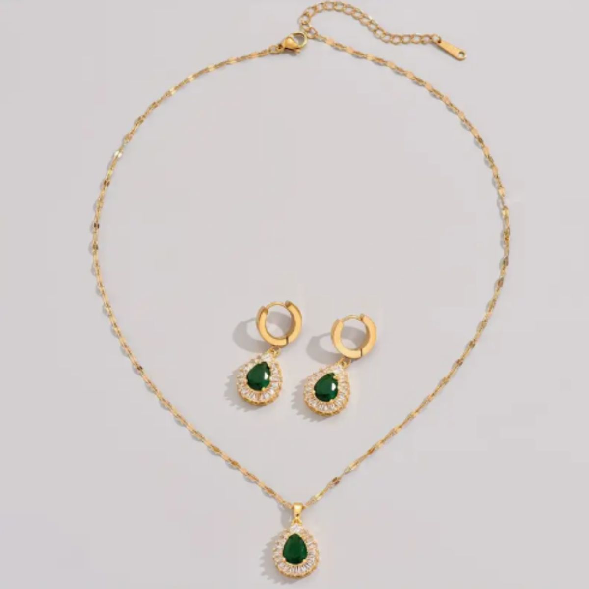 GENERICO - Conjunto Esmeralda Real  Collar y Aretes