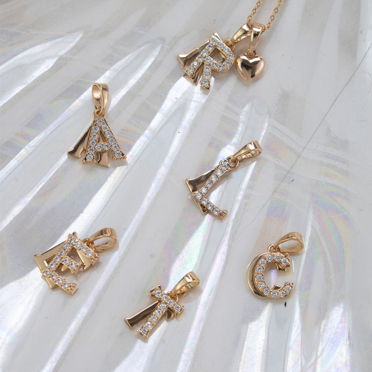 CLEO JOYAS & ACCESORIOS - Collar Inicial I con Corazón Rose