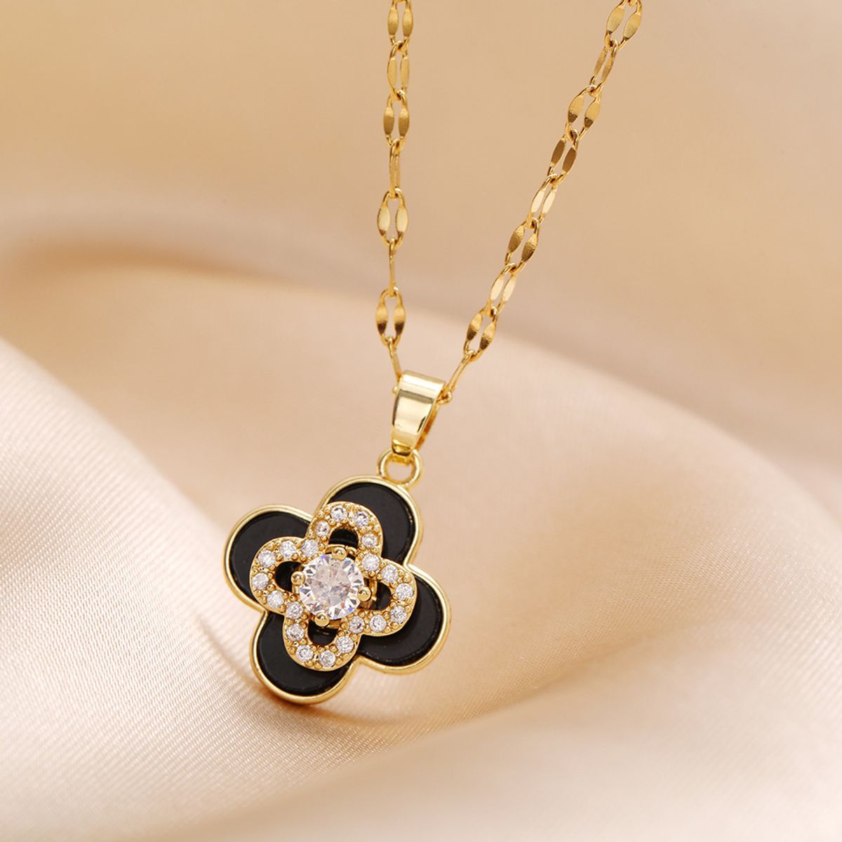 GENERICO - Collar Trébol Giratorio con Circonio Incrustada Lujo Diseño Europeo