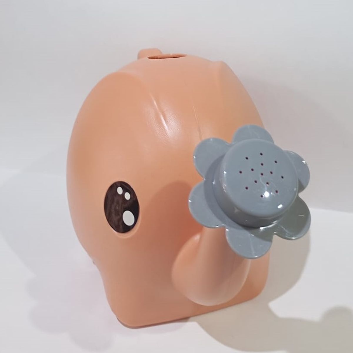 PLASTIMACETA - REGADERA DE PLÁSTICO DE 1.5 L MOD ELEFANTE BABY CON ROCIADOR TIPO DUCHA DE JARDINERÍA COLOR ROSADO
