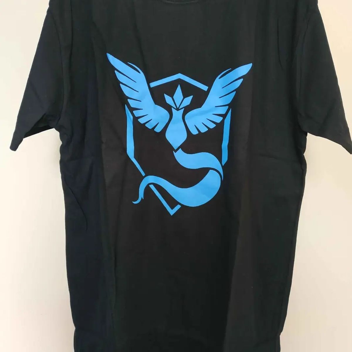 GENERICO - POLO POKEMON GO AZUL TEAM SABIDURIA