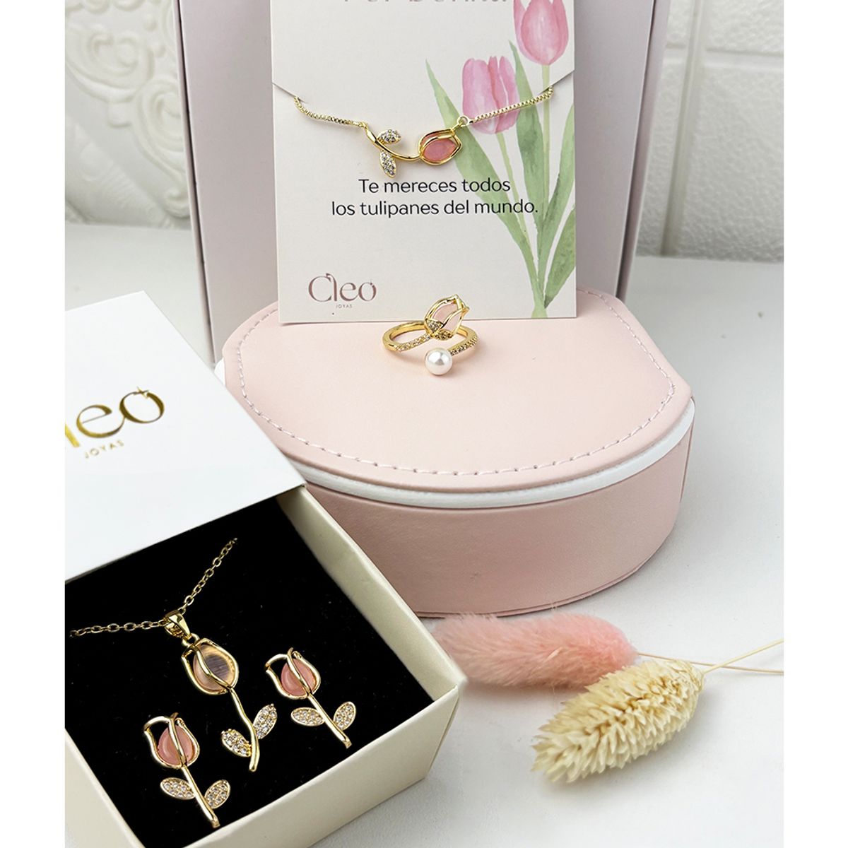 CLEO JOYAS & ACCESORIOS - Box Tulipan Rosa 4 piezas: Collar + Aretes + Pulsera y Anillo Tulipan