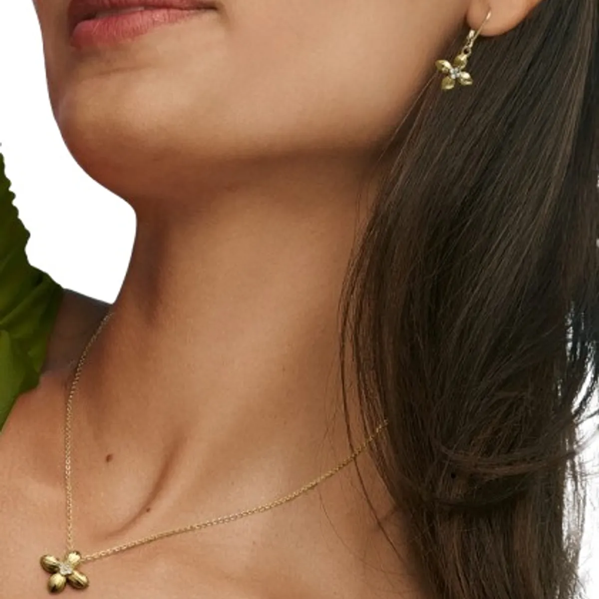 YANBAL - SET COLLAR + ARETES ALLEIA FLOR COLLAR Y ARETES YANBAL