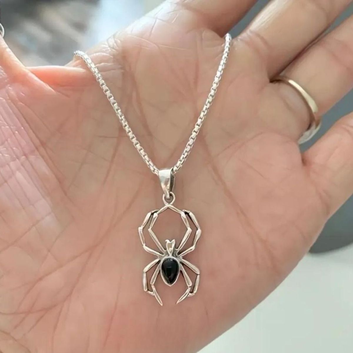 GENERICO - COLLAR PLATEADO DE ACERO INOXIDABLE ARAÑA