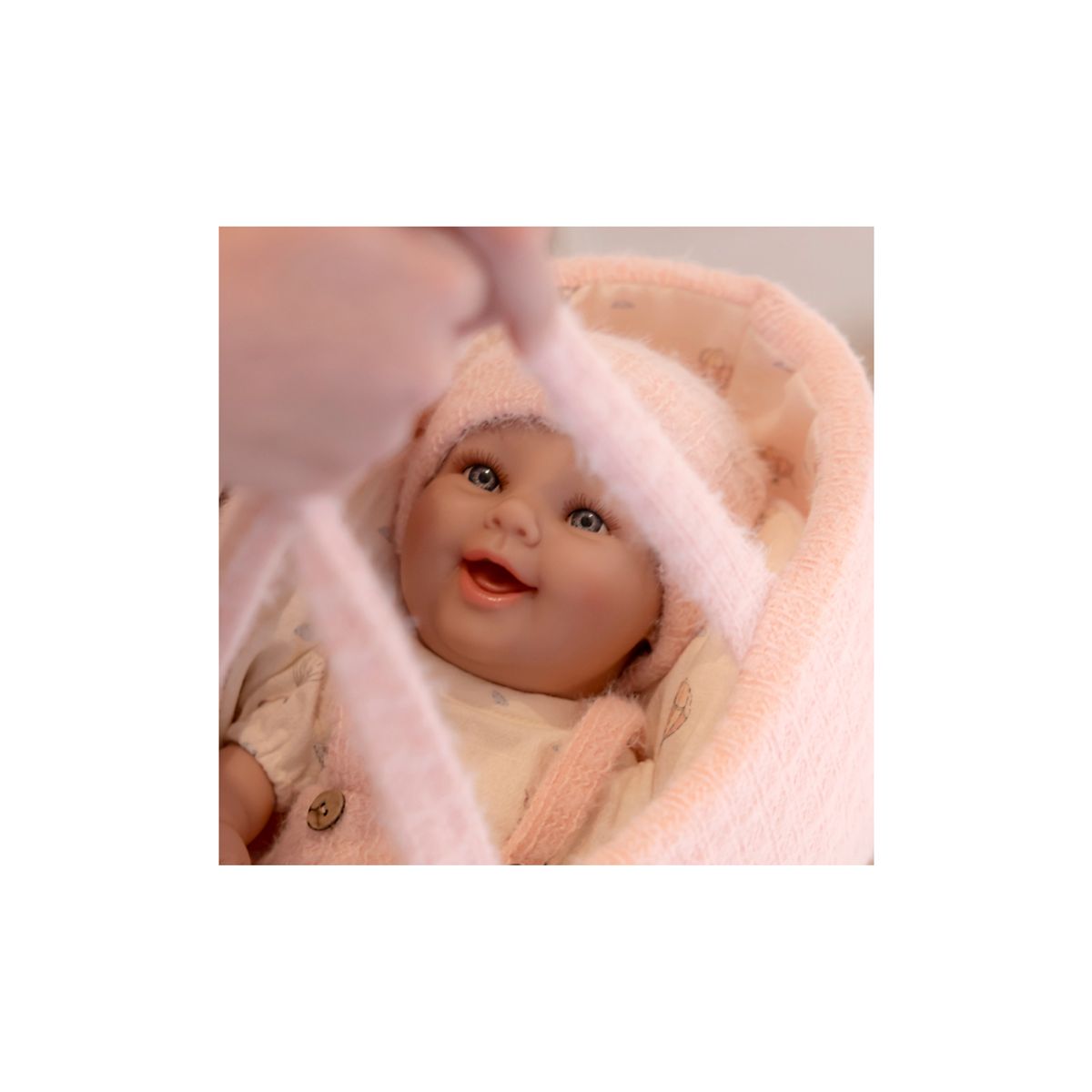 MUÑECAS REBORN - Muñeca ELEGANCE Gadi Rosa 33 cm con canasta