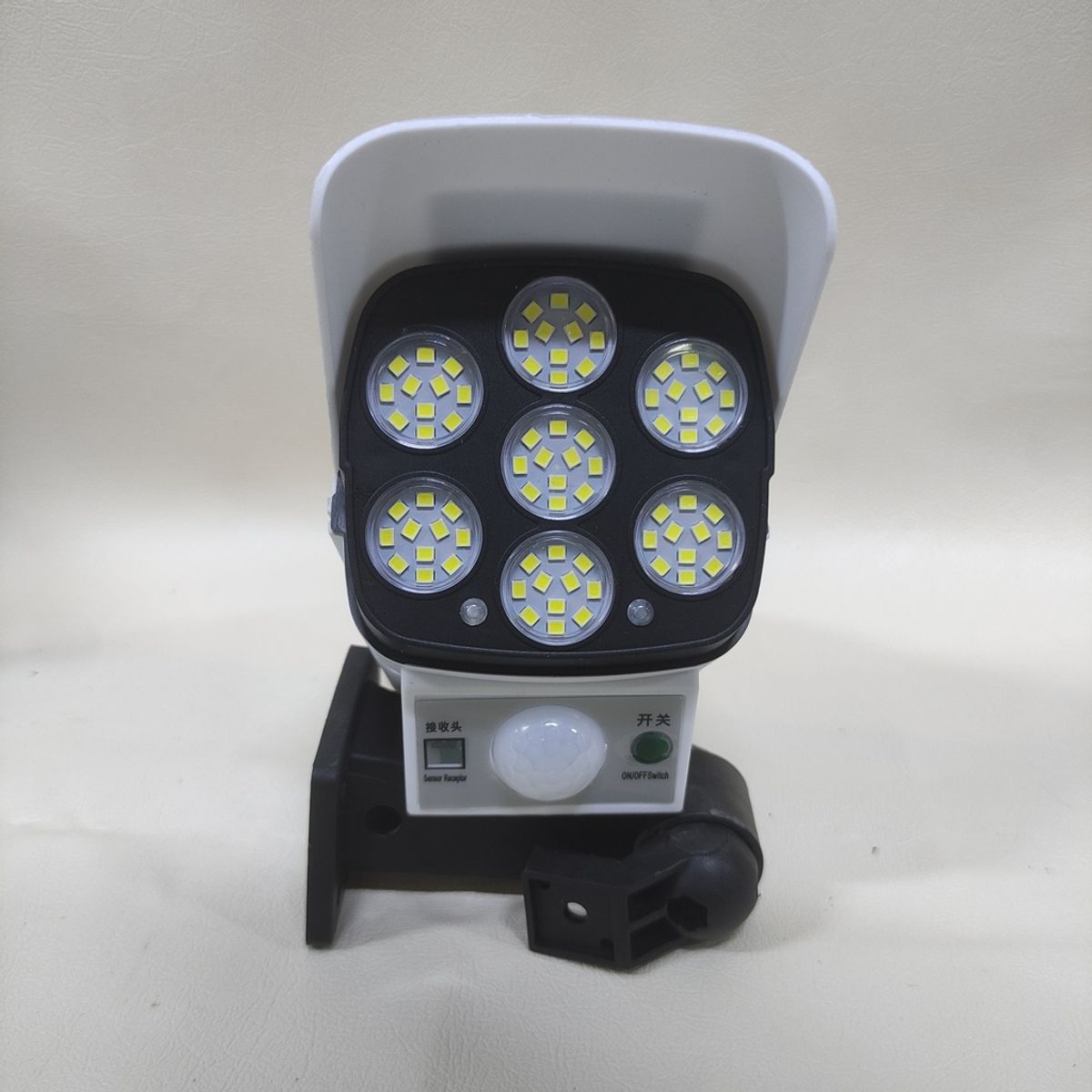 GENERICO - FOCO SOLAR MOD. CAMARA DE 77 LED CON SENSOR DE MOVIMIENTO -F3520-