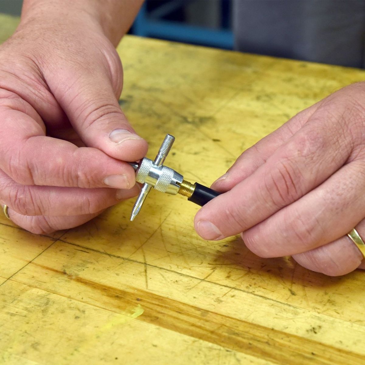 SLIME - Extractor múltiple para válvula de aire 4 way tool