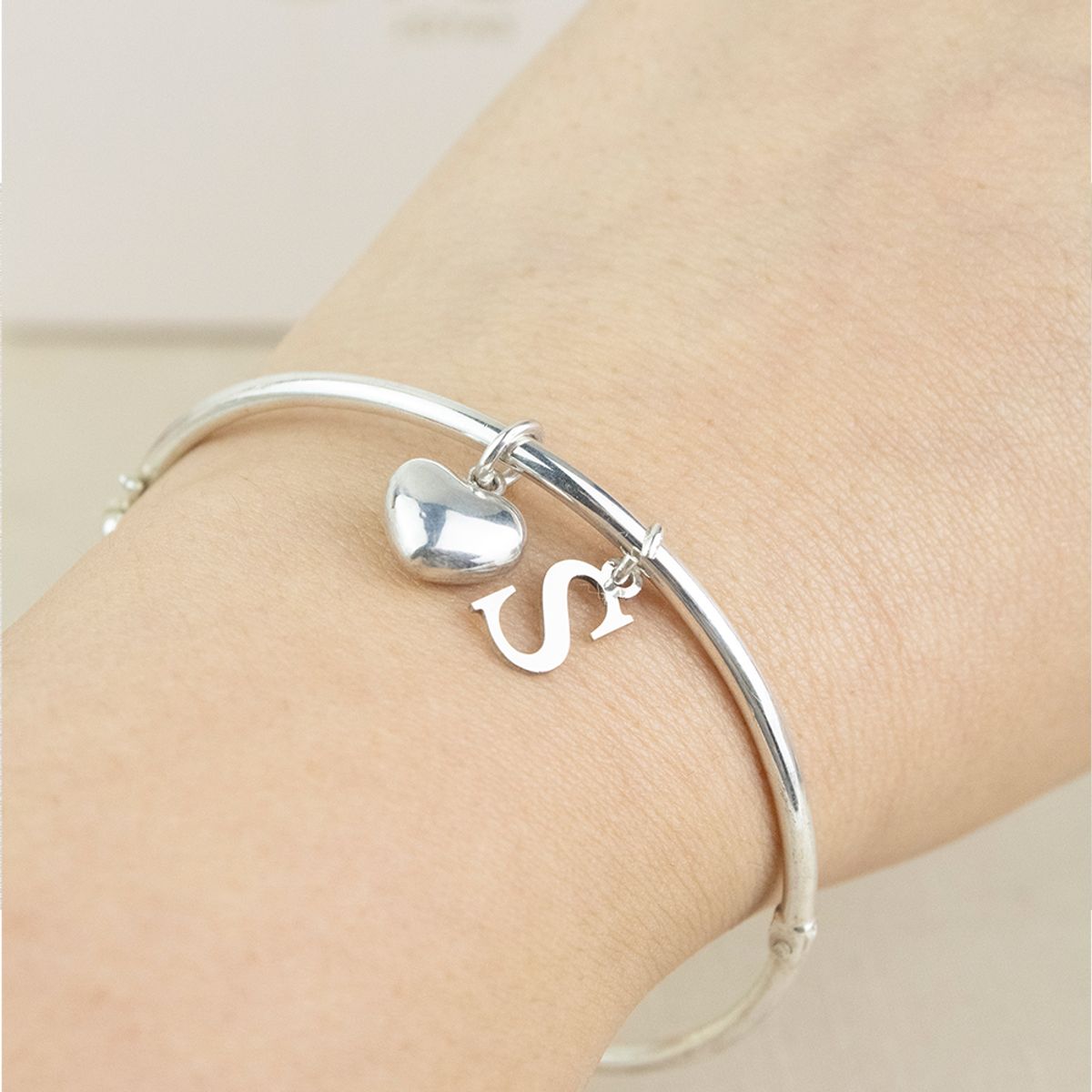 CLEO JOYAS & ACCESORIOS - Puñera Inicial M Corazón Plata