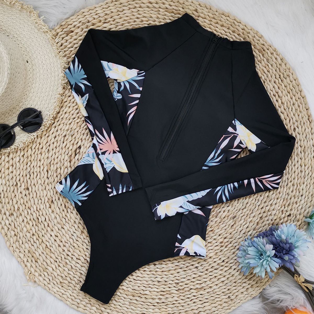 GENERICO - traje de baño manga larga con diseño tropical