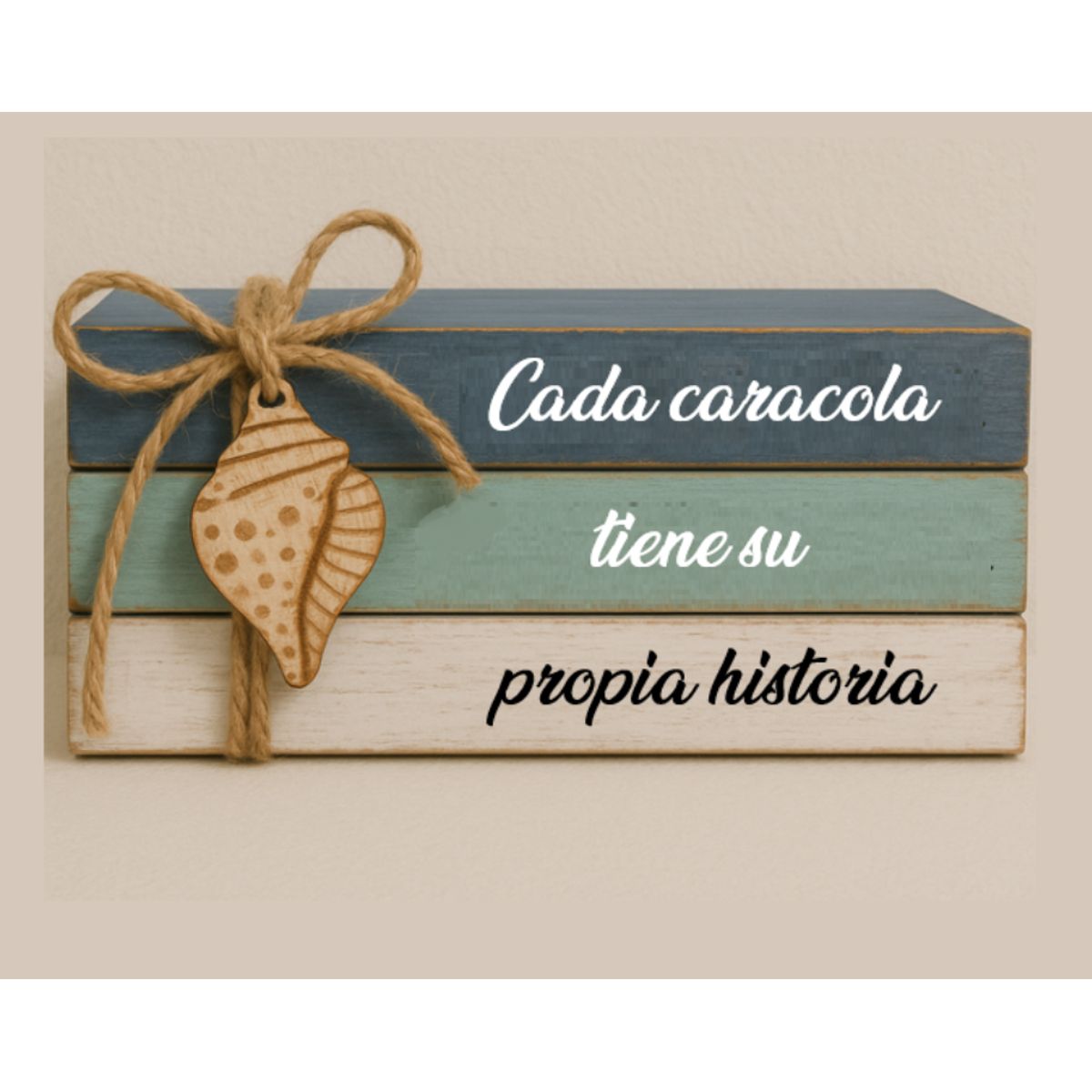 BOSQUE INVERNAL DECORACION ECO ALTERNATIVA - Mini libros apilados de madera con figura de caracola