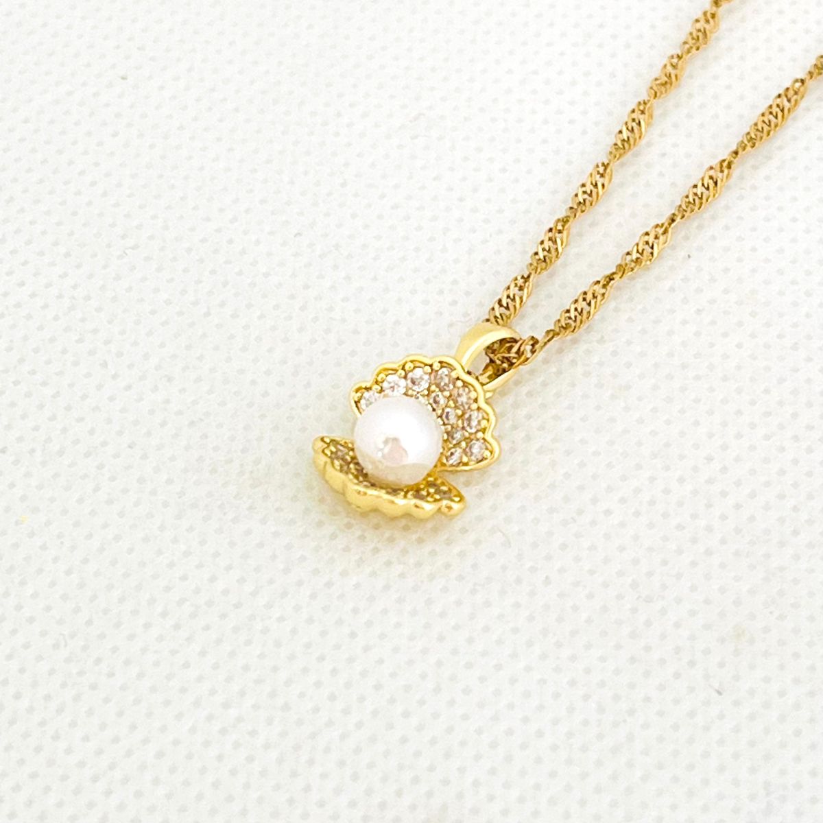 GENERICO - Collar de Acero con Dije de Concha y Perla