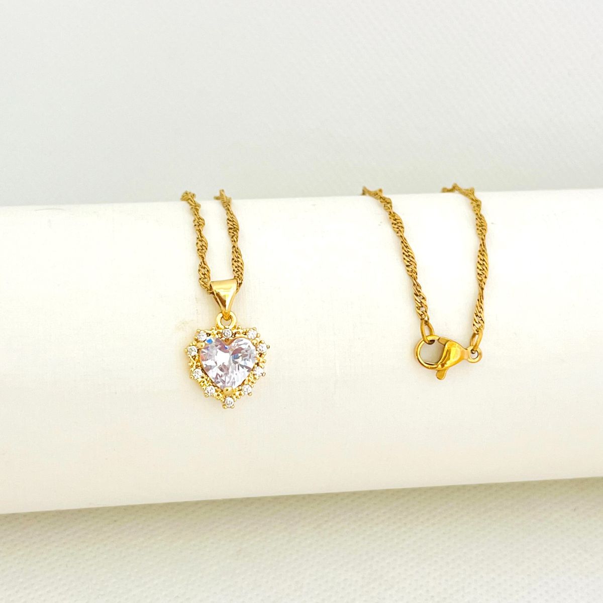 GENERICO - Collar de Acero con Dije Corazón con Cristal