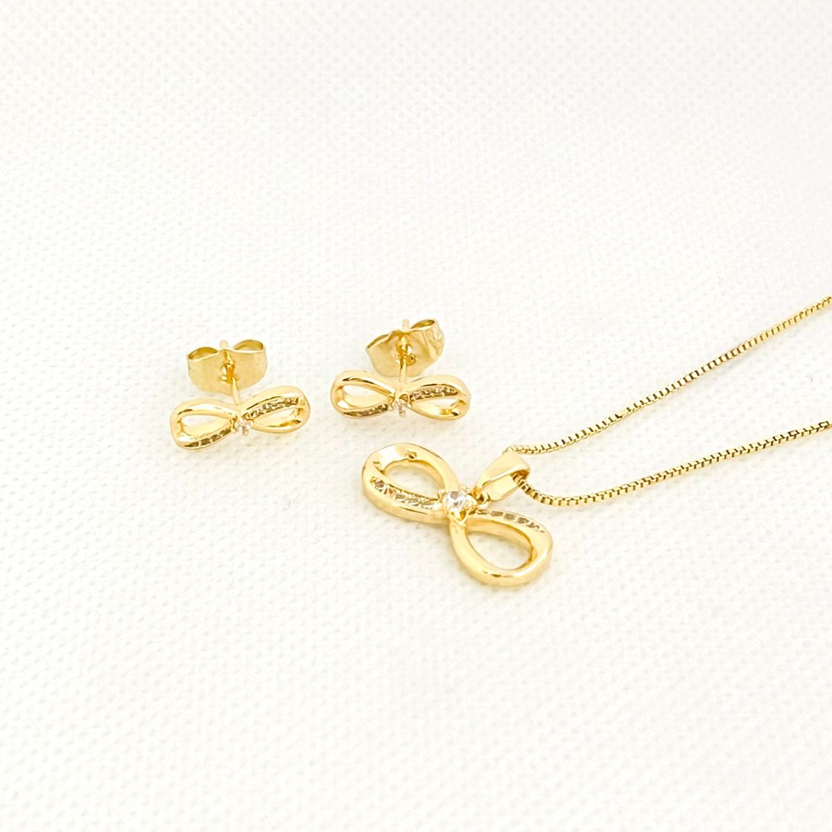 GENERICO - Set Collar y Aretes de Acero Dije Infinito