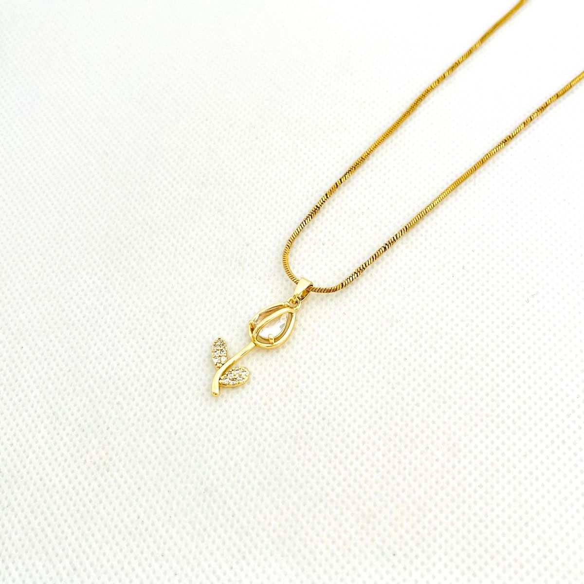 GENERICO - Collar de Acero Dije Tulipan Blanco con Cadena Extensora