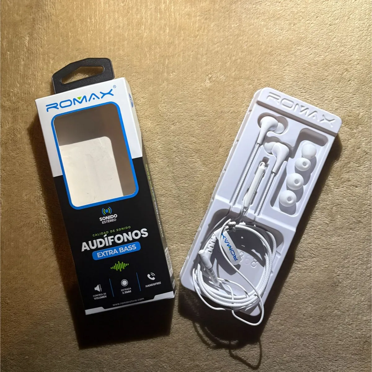 GENERICO - AUDIFONOS CON CONTROL DE VOLUMEN Y AISLAMIENTO DE RUIDO COLOR BLANCO