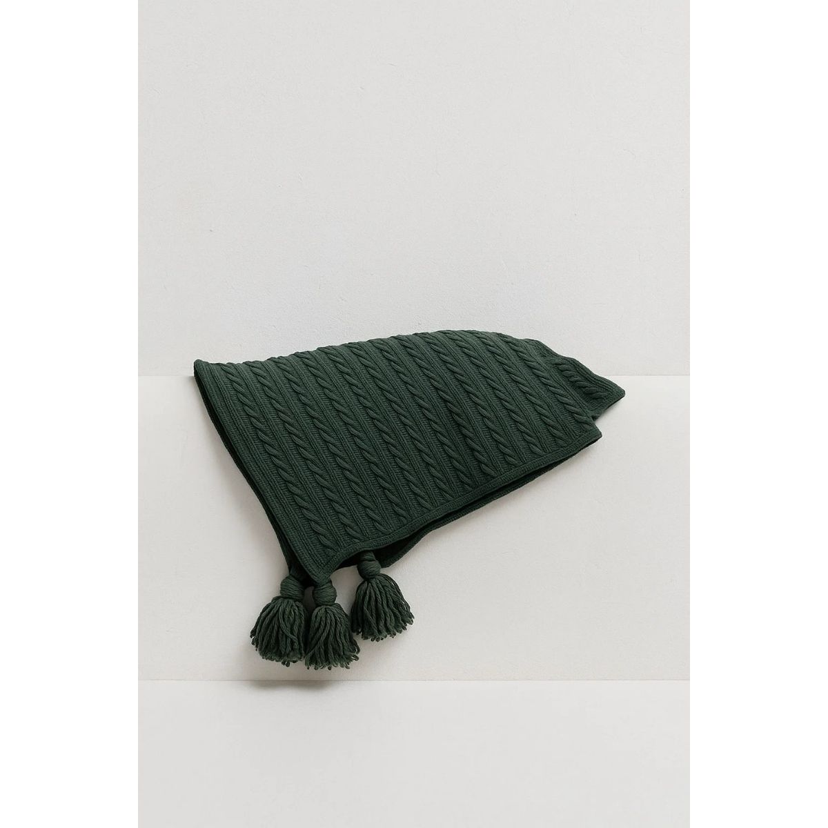 ZALMOHADAS - Manta Deco Verde Relieve Trenzas + Borlas  140x90 cm Zalmohadas