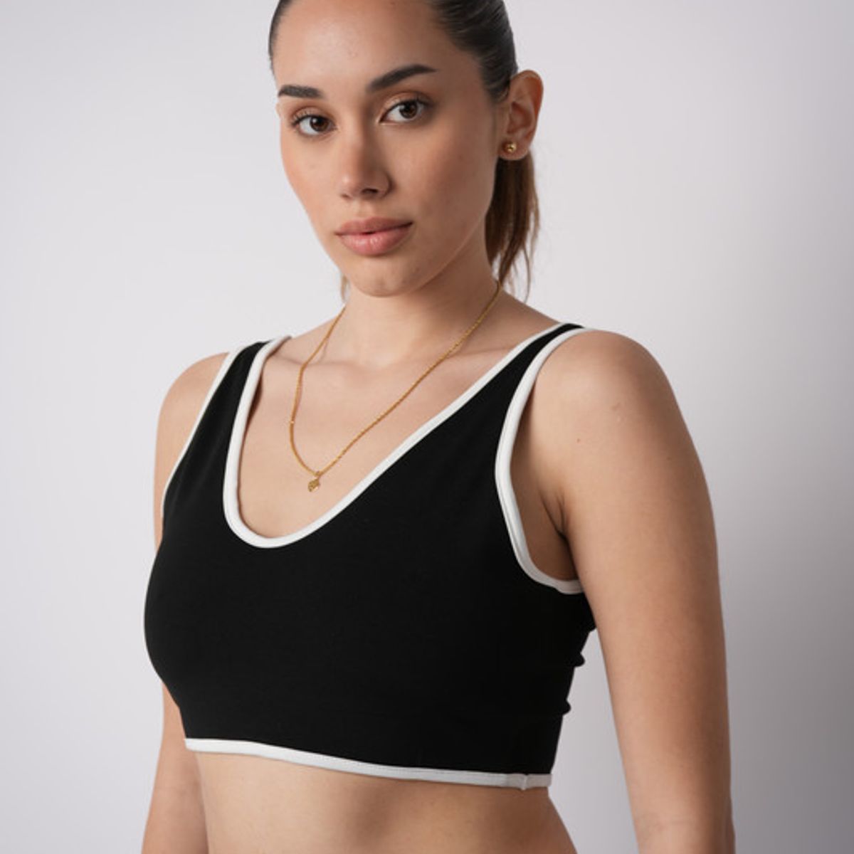 TWO OCEANS FITWEAR - Top Deportivo Mujer Con Escote V - Negro Con Contraste