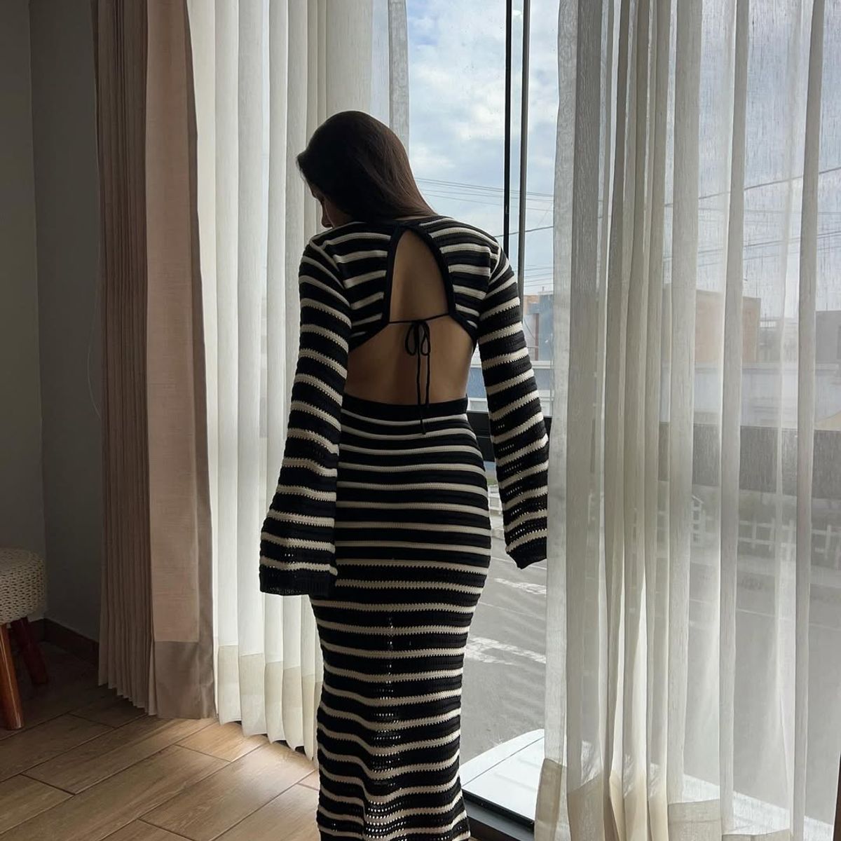 GENERICO - Vestido Largo Rayado con Espalda Descubierta  Hilo Tacto Suave