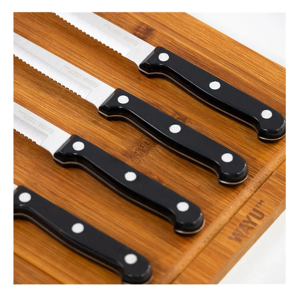 WAYU - SET DE 4 CUCHILLOS + TABLA DE BAMBOO WAYU