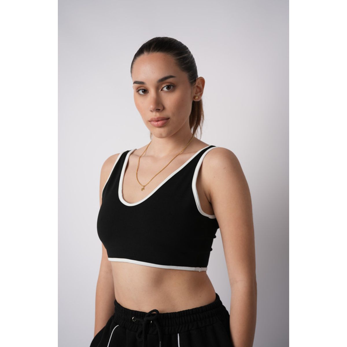 TWO OCEANS FITWEAR - Top Deportivo Mujer Con Escote V - Negro Con Contraste