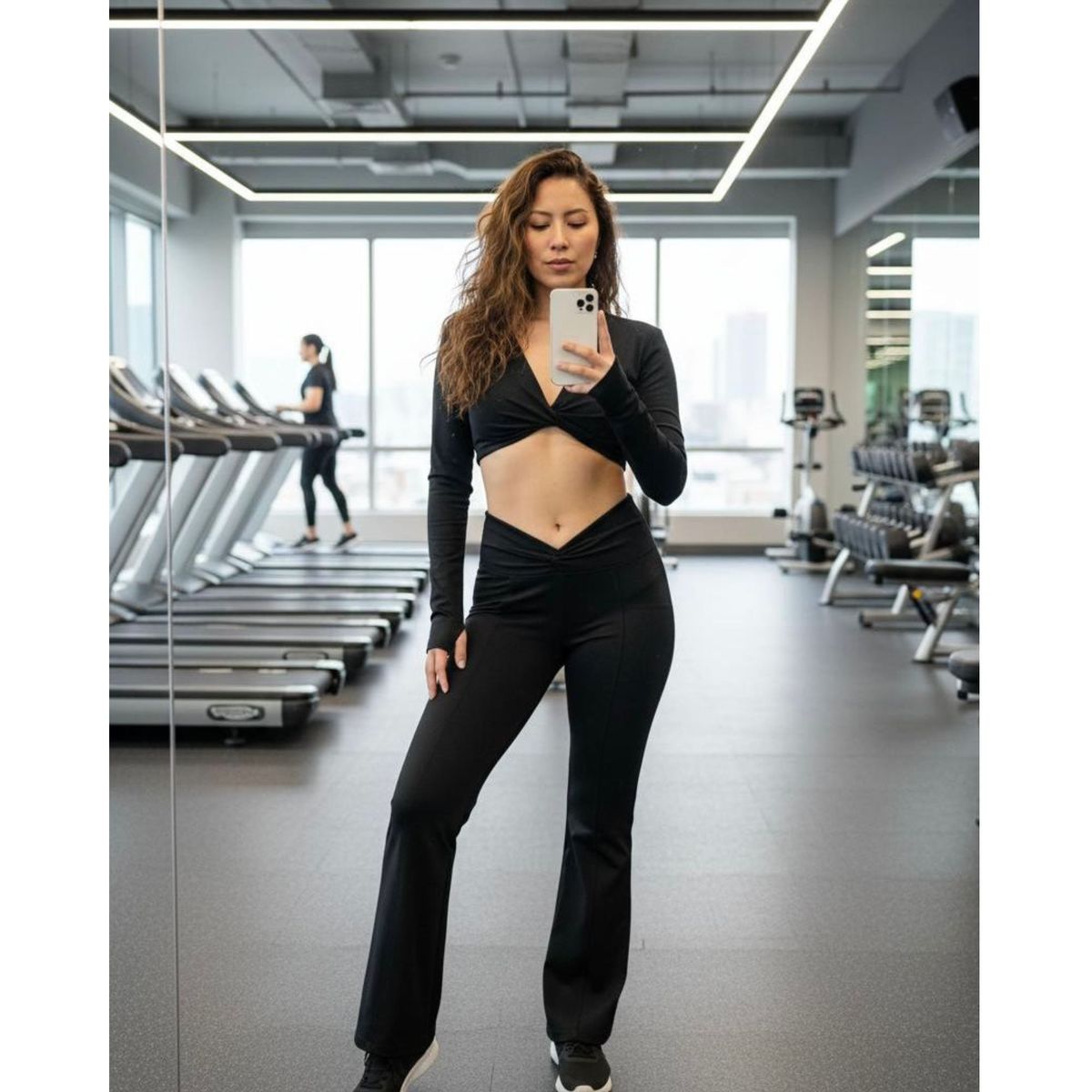 TWO OCEANS FITWEAR - Set Deportivo Femenino con Diseño Entrelazado y Corte Flare