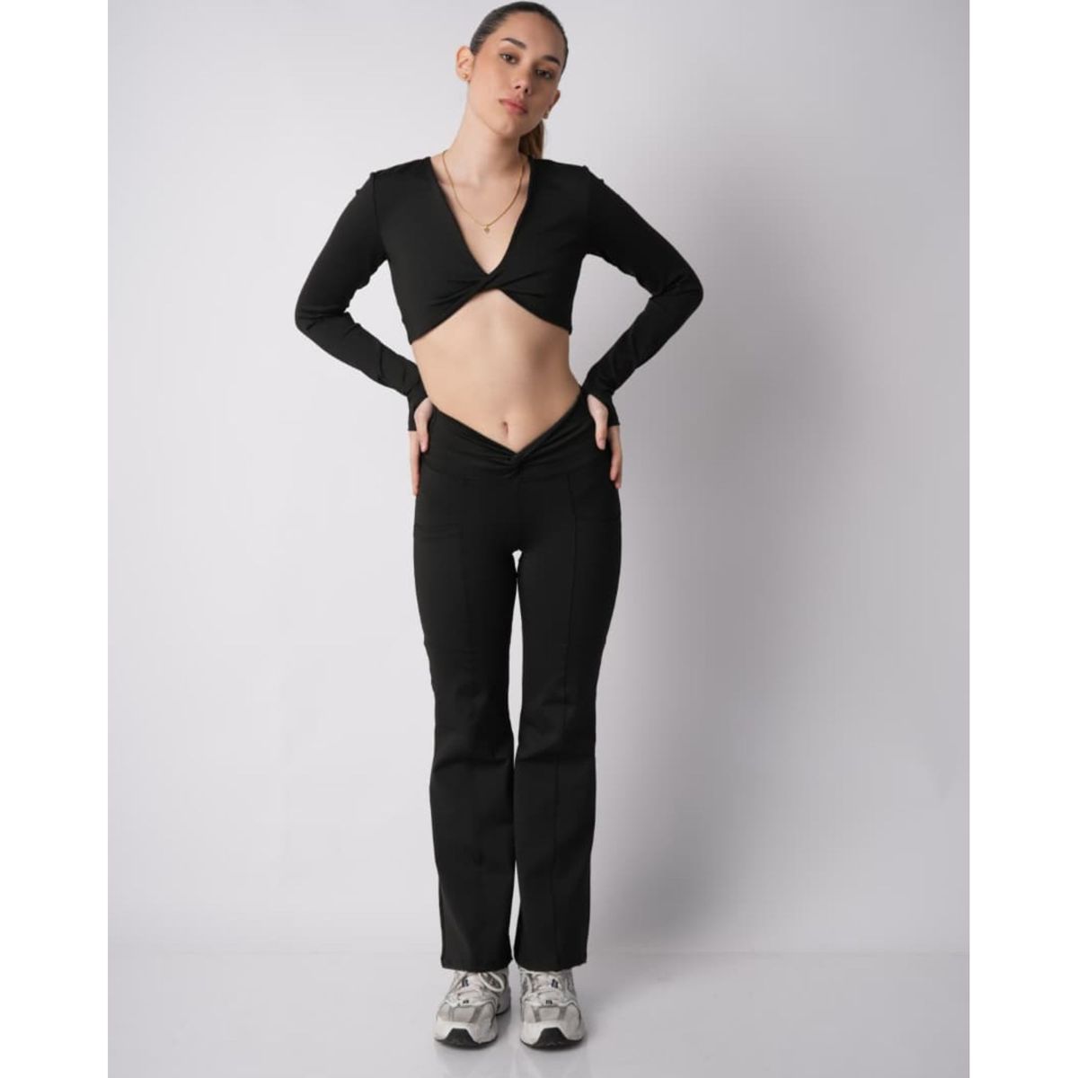 TWO OCEANS FITWEAR - Set Deportivo Femenino con Diseño Entrelazado y Corte Flare