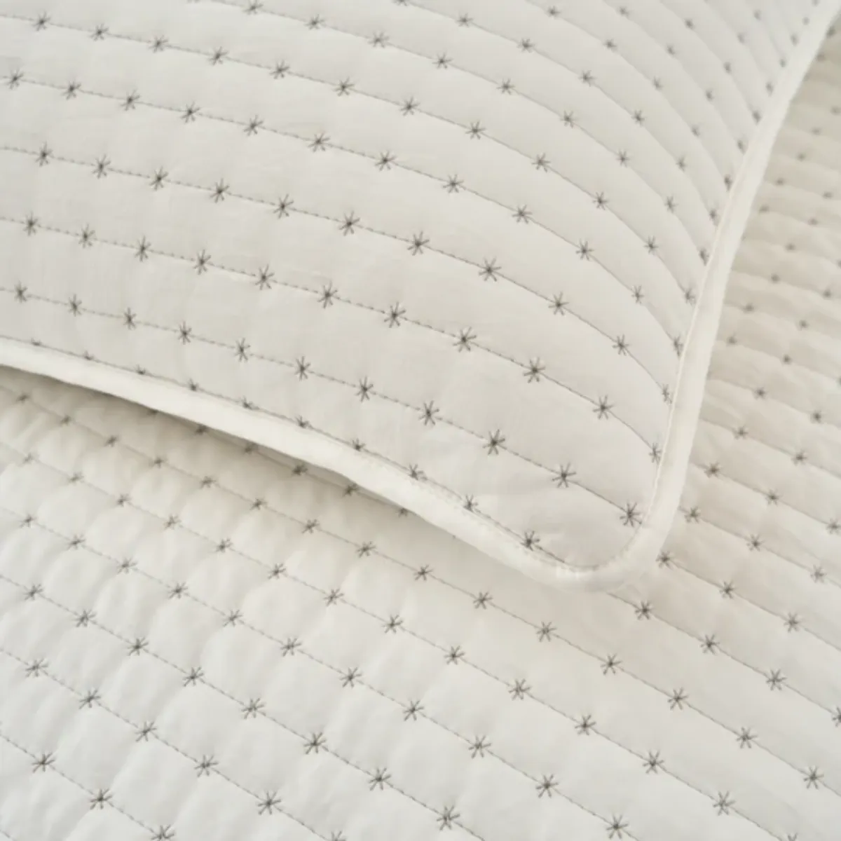 CLAUDIA RIVA HOME - Cubrecama Arena Off Grey